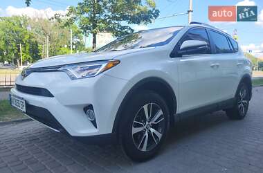 Внедорожник / Кроссовер Toyota RAV4 2017 в 
