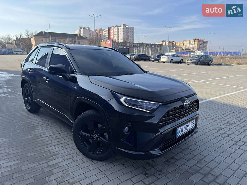 Внедорожник / Кроссовер Toyota RAV4 2020 в Виннице