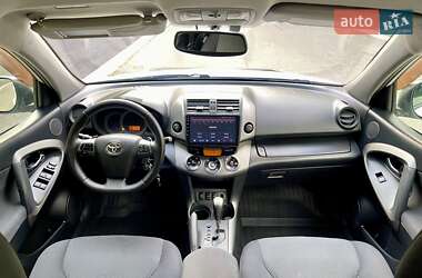 Внедорожник / Кроссовер Toyota RAV4 2010 в 