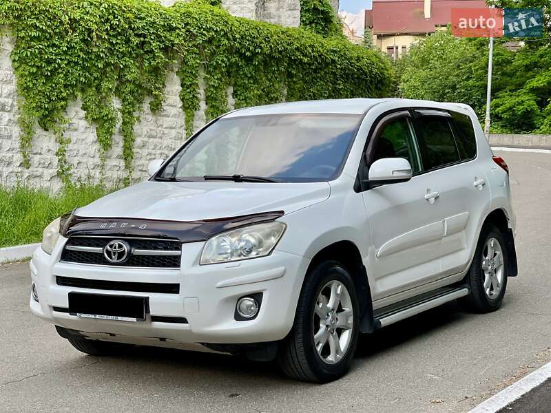 Внедорожник / Кроссовер Toyota RAV4 2010 в 