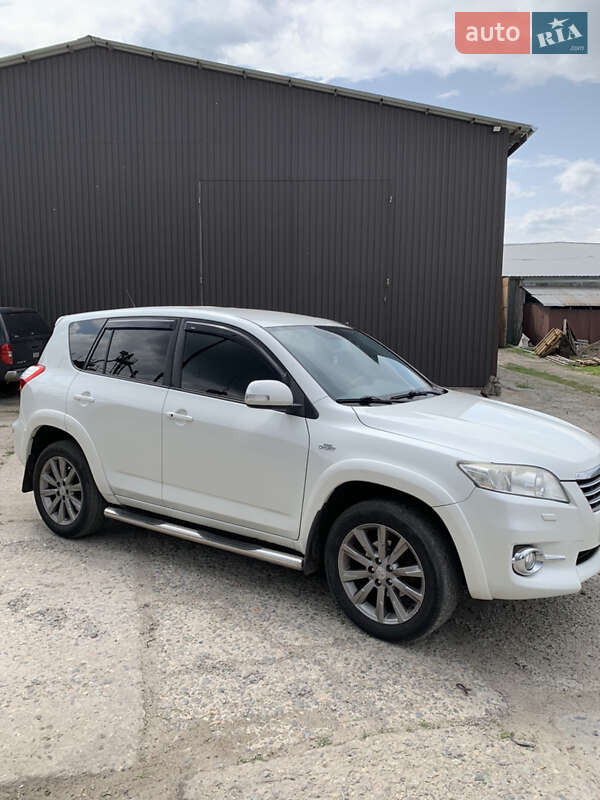 Внедорожник / Кроссовер Toyota RAV4 2012 в Богодухове