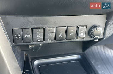 Внедорожник / Кроссовер Toyota RAV4 2015 в 