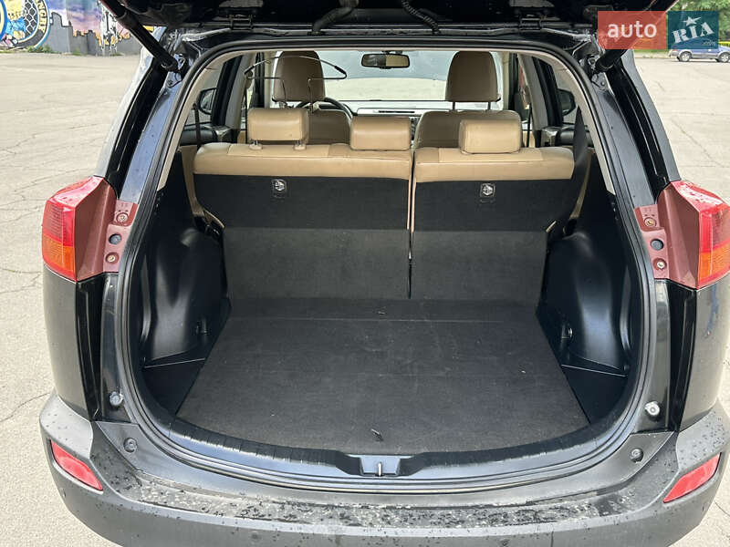 Внедорожник / Кроссовер Toyota RAV4 2015 в Харькове