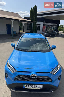 Внедорожник / Кроссовер Toyota RAV4 2019 в Ивано-Франковске