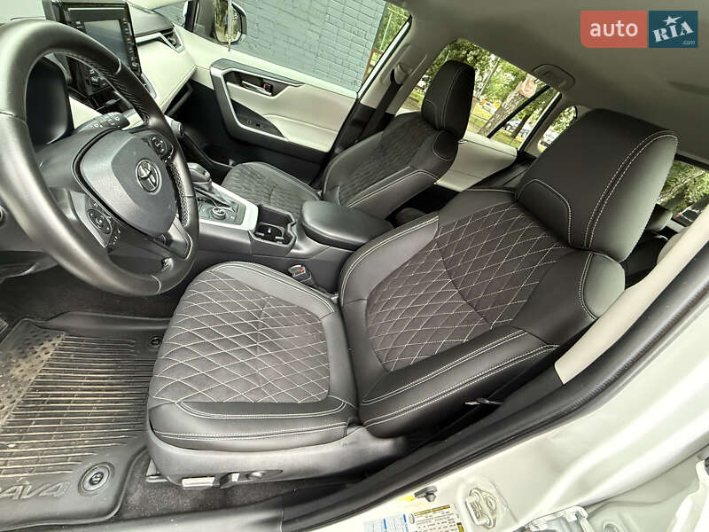 Позашляховик / Кросовер Toyota RAV4 2022 в Києві