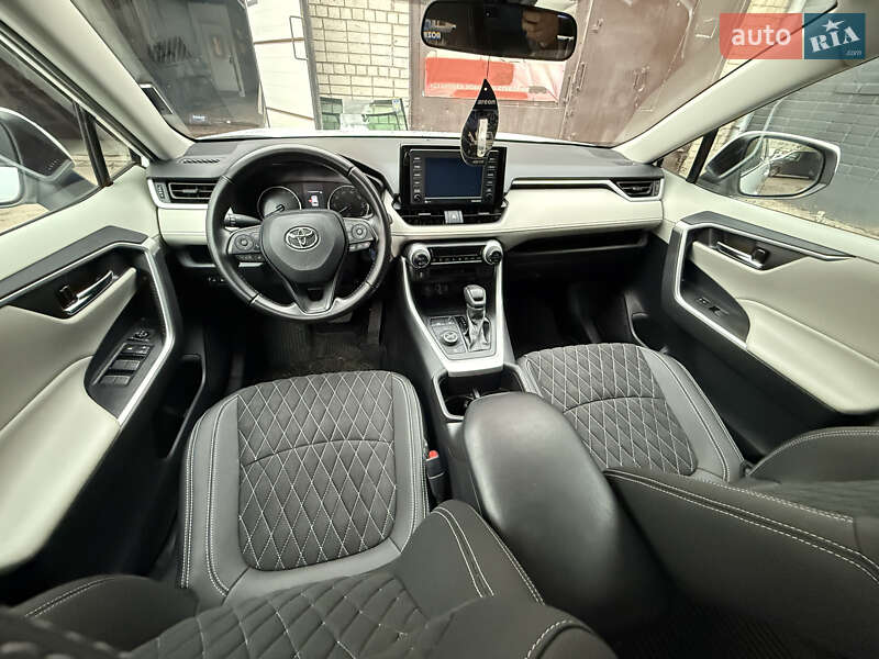 Позашляховик / Кросовер Toyota RAV4 2022 в Києві