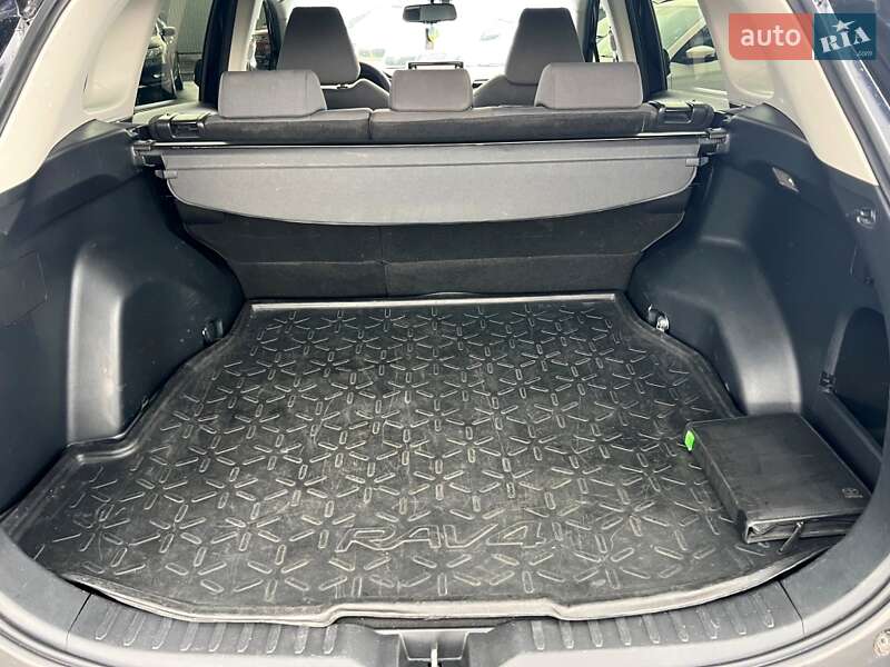 Позашляховик / Кросовер Toyota RAV4 2019 в Києві