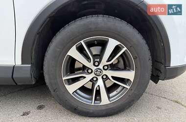 Внедорожник / Кроссовер Toyota RAV4 2018 в 