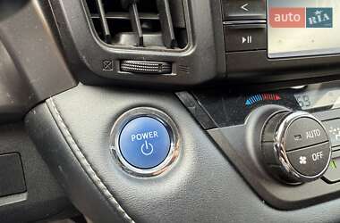 Внедорожник / Кроссовер Toyota RAV4 2018 в 