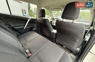 Внедорожник / Кроссовер Toyota RAV4 2018 в 