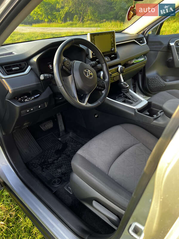 Внедорожник / Кроссовер Toyota RAV4 2021 в Сквире