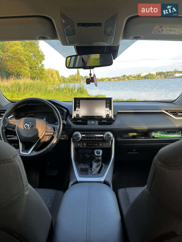 Внедорожник / Кроссовер Toyota RAV4 2021 в Сквире