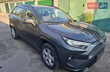 Внедорожник / Кроссовер Toyota RAV4 2019 в 