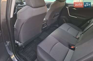 Внедорожник / Кроссовер Toyota RAV4 2019 в 