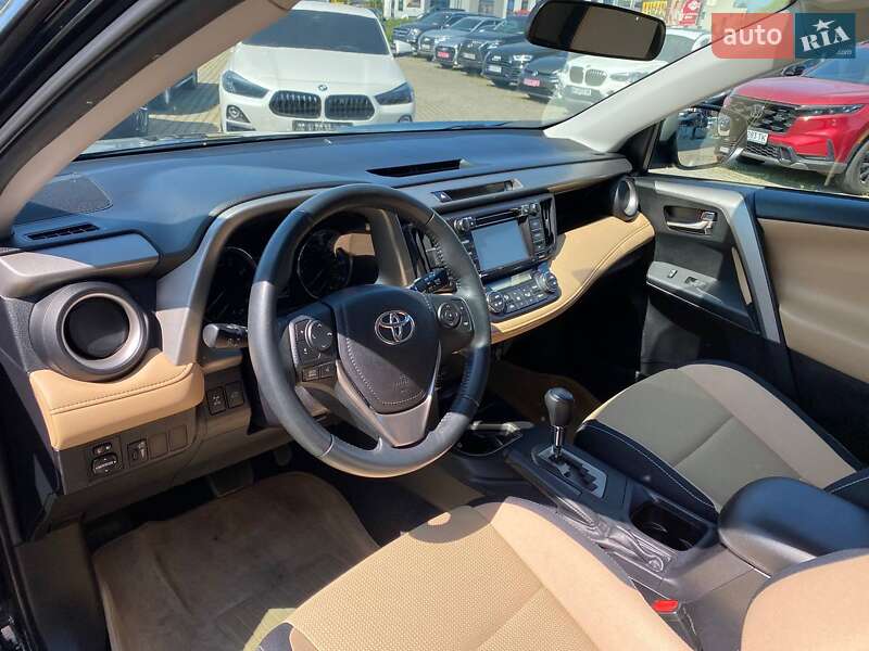 Позашляховик / Кросовер Toyota RAV4 2016 в Львові