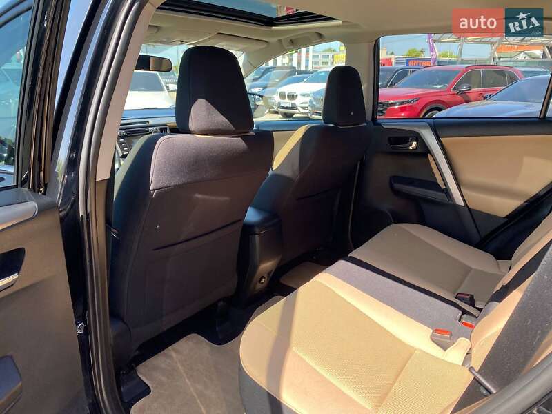 Позашляховик / Кросовер Toyota RAV4 2016 в Львові