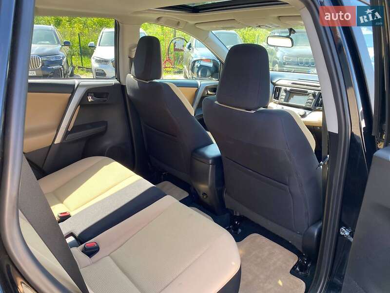 Позашляховик / Кросовер Toyota RAV4 2016 в Львові