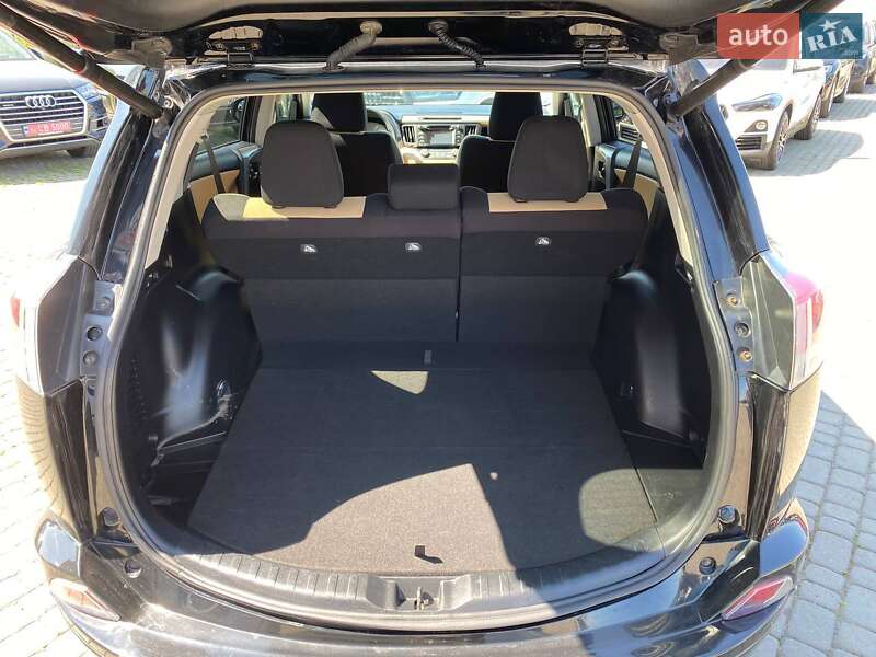 Позашляховик / Кросовер Toyota RAV4 2016 в Львові