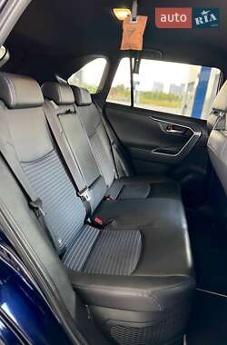 Внедорожник / Кроссовер Toyota RAV4 2022 в 