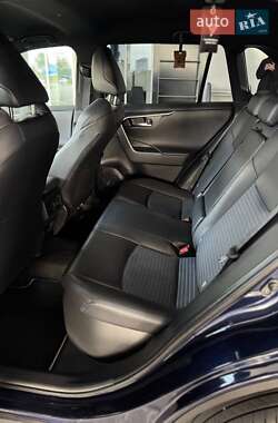 Внедорожник / Кроссовер Toyota RAV4 2022 в 