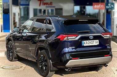 Внедорожник / Кроссовер Toyota RAV4 2022 в 