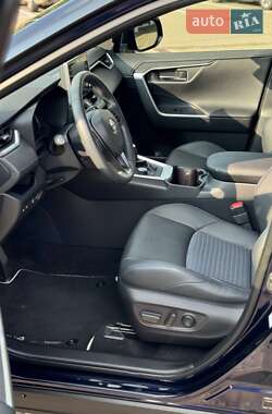 Внедорожник / Кроссовер Toyota RAV4 2022 в 