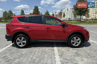 Внедорожник / Кроссовер Toyota RAV4 2015 в 