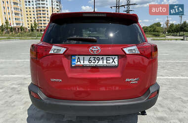 Внедорожник / Кроссовер Toyota RAV4 2015 в 