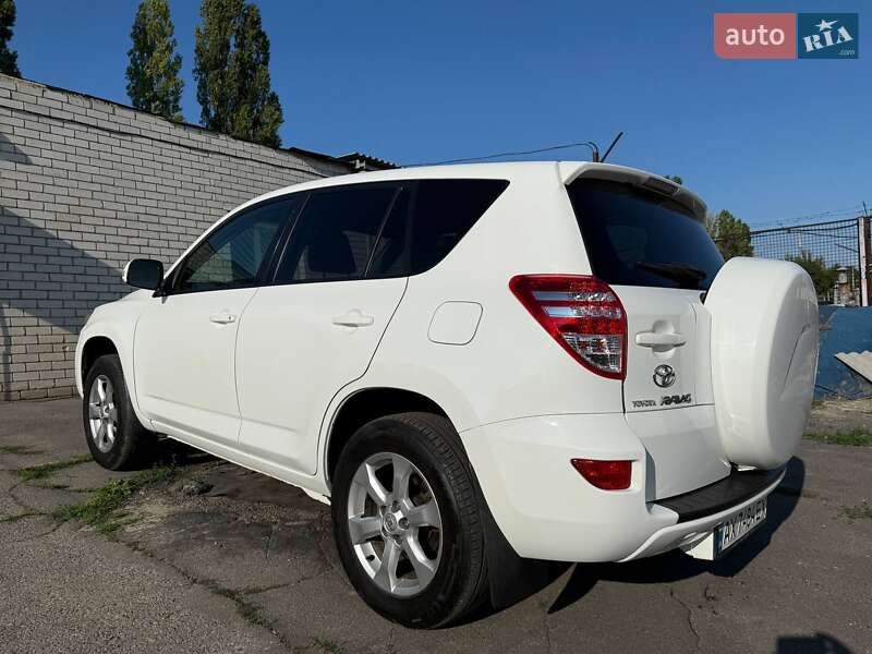 Позашляховик / Кросовер Toyota RAV4 2011 в Харкові