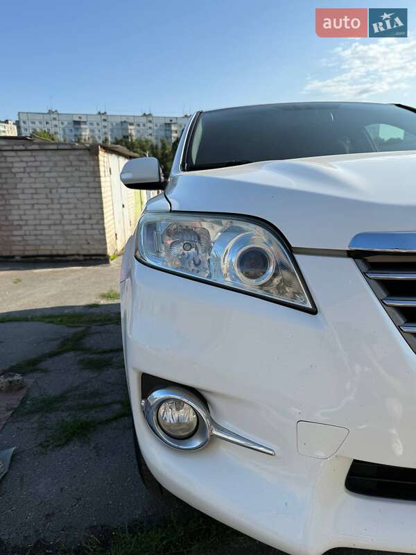 Позашляховик / Кросовер Toyota RAV4 2011 в Харкові