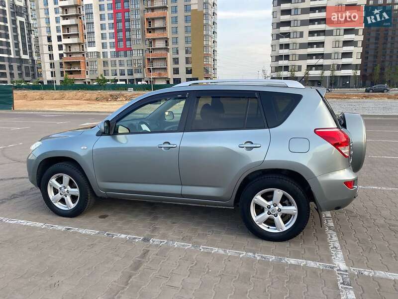 Внедорожник / Кроссовер Toyota RAV4 2006 в Киеве