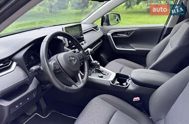 Позашляховик / Кросовер Toyota RAV4 2021 в 