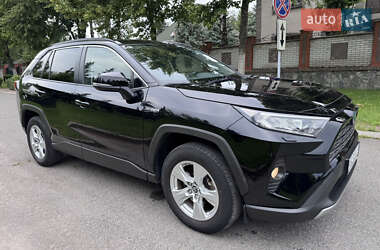 Позашляховик / Кросовер Toyota RAV4 2021 в 