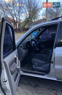 Позашляховик / Кросовер Toyota RAV4 2003 в 