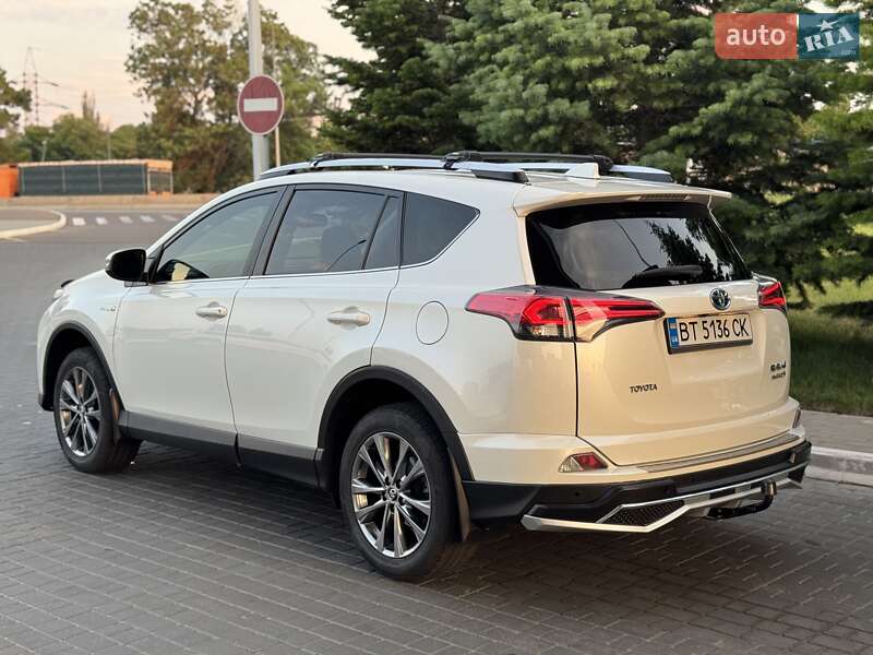 Внедорожник / Кроссовер Toyota RAV4 2017 в Одессе