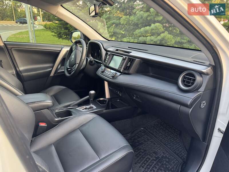 Внедорожник / Кроссовер Toyota RAV4 2017 в Одессе