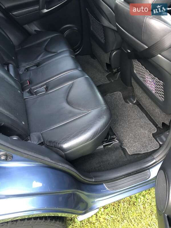Внедорожник / Кроссовер Toyota RAV4 2011 в Ратным