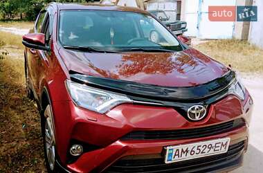 Внедорожник / Кроссовер Toyota RAV4 2016 в 