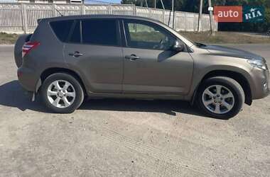 Внедорожник / Кроссовер Toyota RAV4 2012 в 