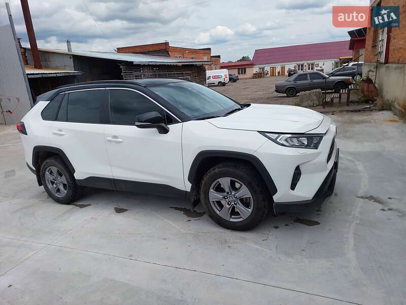 Внедорожник / Кроссовер Toyota RAV4 2022 в Сумах