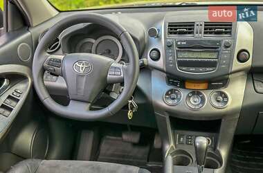 Внедорожник / Кроссовер Toyota RAV4 2011 в 