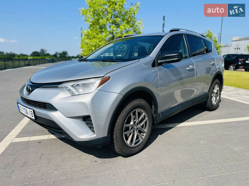 Внедорожник / Кроссовер Toyota RAV4 2017 в Мукачево