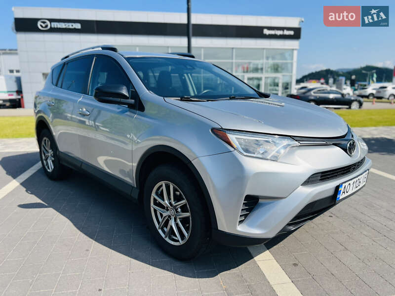 Внедорожник / Кроссовер Toyota RAV4 2017 в Мукачево