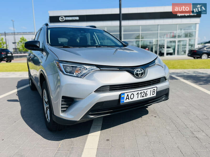 Внедорожник / Кроссовер Toyota RAV4 2017 в Мукачево