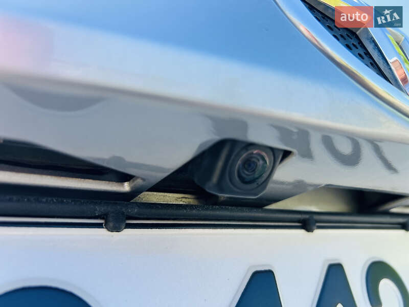 Внедорожник / Кроссовер Toyota RAV4 2017 в Мукачево