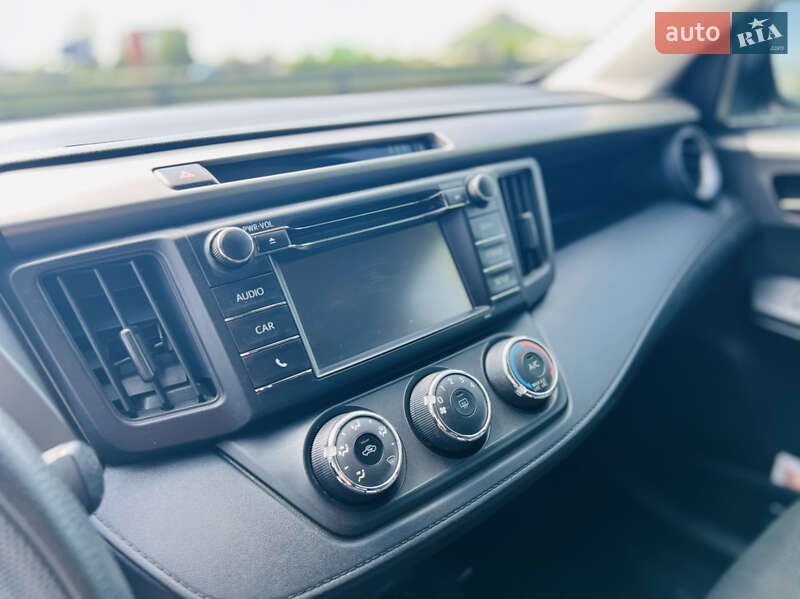 Внедорожник / Кроссовер Toyota RAV4 2017 в Мукачево