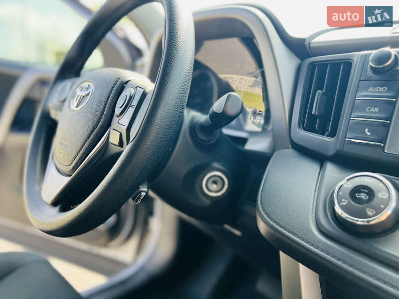 Внедорожник / Кроссовер Toyota RAV4 2017 в Мукачево