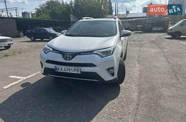 Внедорожник / Кроссовер Toyota RAV4 2016 в Киеве