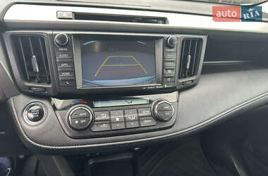 Внедорожник / Кроссовер Toyota RAV4 2016 в 
