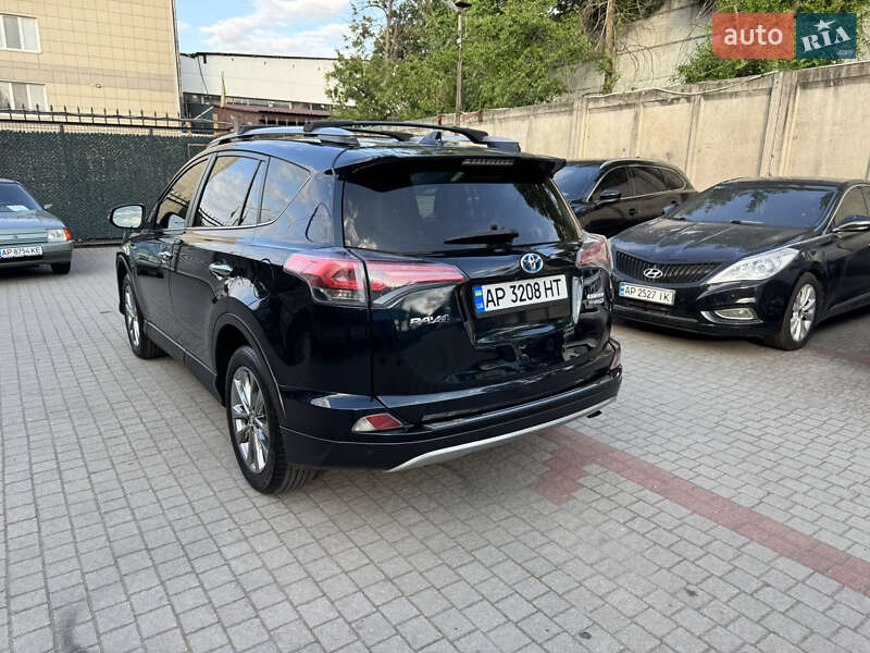 Позашляховик / Кросовер Toyota RAV4 2017 в Запоріжжі